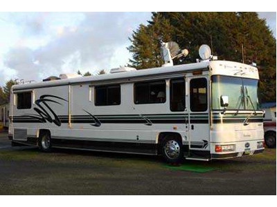 40 1999 Foretravel U320