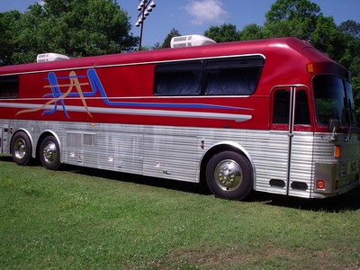 Entertainer Touring Bus