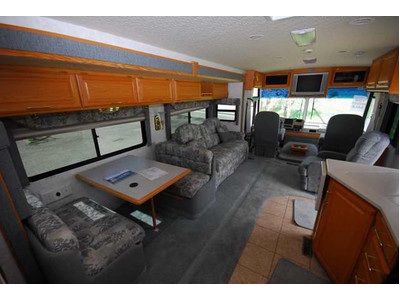 2004 Winnebago Adventurer
