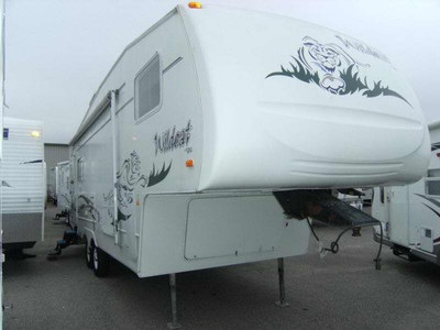 2003 Wildcat 27RL Rear Living 5th Wheel 