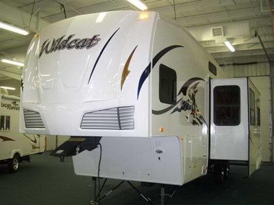 2009 Wildcat 32QBBS 5th Wheel with Bunks