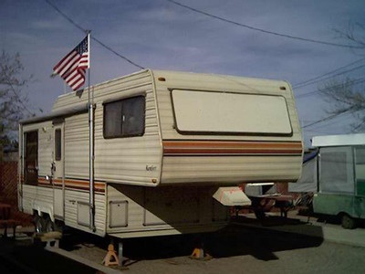 sell or trade 83 26ft 5th wheel
