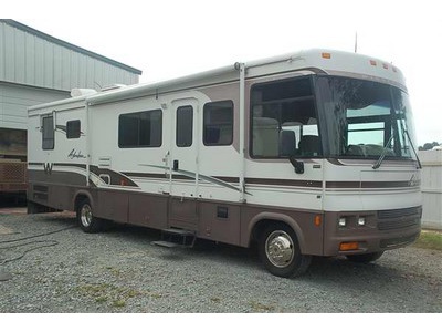 2000 Winnebago Adventure