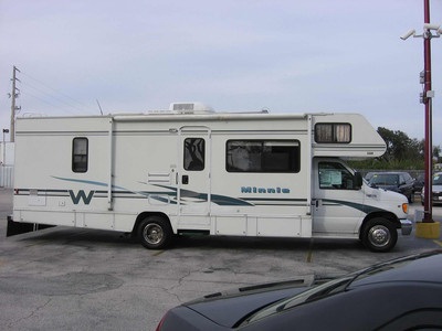 2002 winnebago minnie 30 ft $25900 only