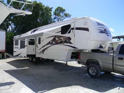 2008 37.3 Keystone Montana w/4 slides