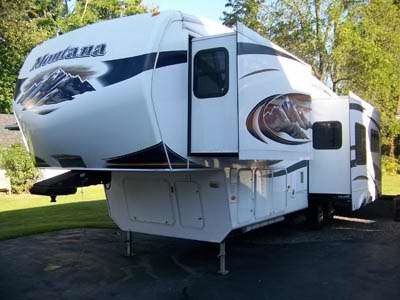 2010 34 Keystone Montana w/3 slides
