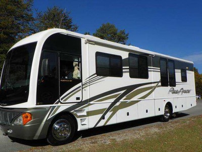 2004 Fleetwood Pace Arow Very Nice And C