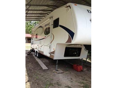 2008 30� Dutchmen Denali w/2 slides