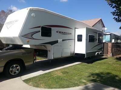 2009 36� Crossroads Cruiser w/2 slides
