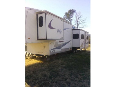 2007 39� Forest River Cardinal w/4 slide
