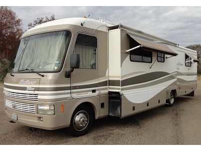 2000 36� Fleetwood Pace Arrow w/2 slides