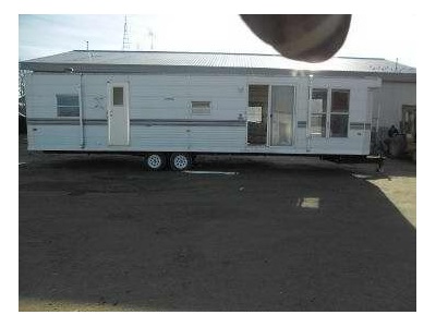1998 Breckenridge Park Model 39� Camper