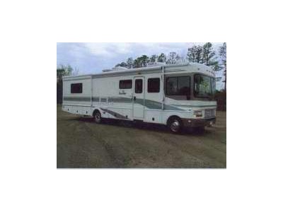 2001 35� Fleetwood Bounder w/2 slides