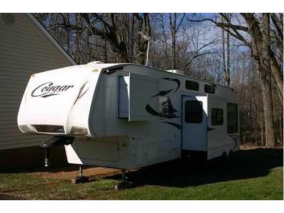 2010 37� Keystone Cougar w/3 slides