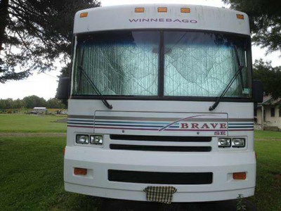 2000 32� Winnebago Brave