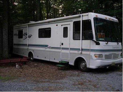 Clean 1996 Coachman Santara