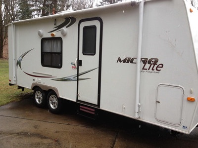 2011 FLAGSTAFF MICROLITE 23FT  TRAILER