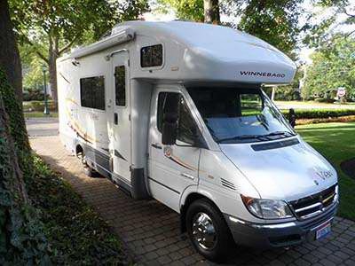 2007 24� Winnebago View 23H w/slide