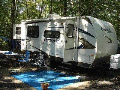 2009 Outback Travel Trailer 210rs 