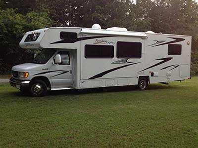 2008 31� Coachmen Freedom Express w/slid