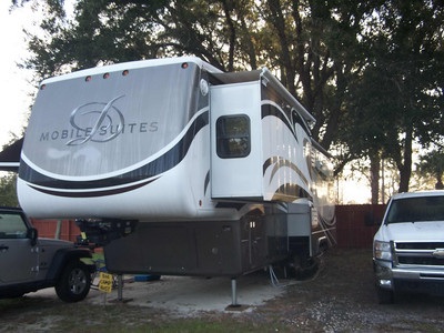 2011 38 Mobile Suite (38RSSB3)
