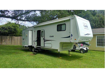 2002 28� Thor Chateau w/2 slides