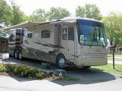 2005 43� Newmar Mountain Aire w/4 slides