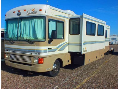 1999 34� Fleetwood Bounder w/slide