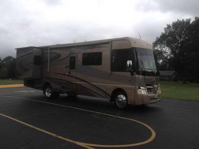 2009 32� Itasca Suncruiser w/2 slides