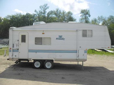 2003 Fleetwood Prowler Lite 5th Wheel
