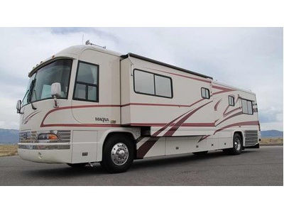 SUPER CLEAN 2000 COUNTRY COACH MAGNA