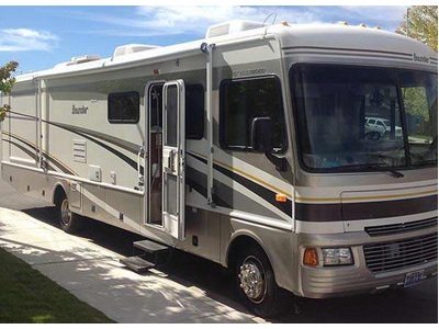 2005 36� Fleetwood Bounder w/2 slides