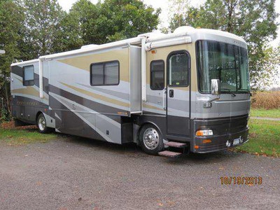2003 39� Fleetwood Providence w/3 slides