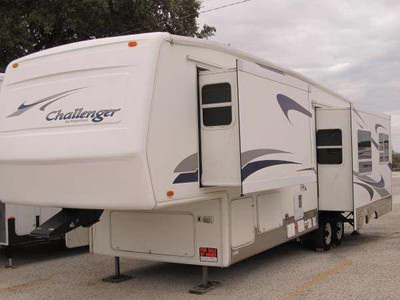 2004 31� Keystone Challenger w/2 slides