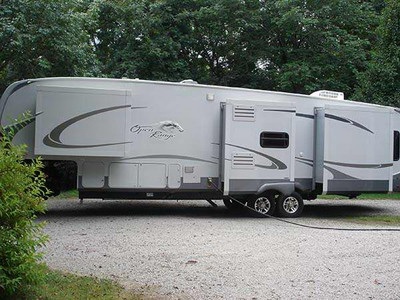 2009 37� Open Range 385 RLS w/4 slides