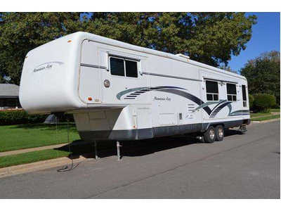 2000 39� Newmar Mountain Aire w/3 slides