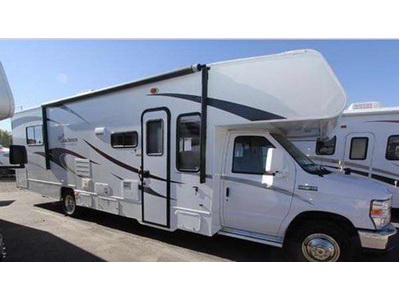 2011 31� Coachmen Freelander w/2 slides