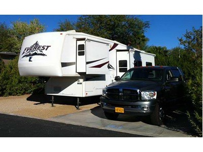 2005 32� Keystone Everest w/2 slides