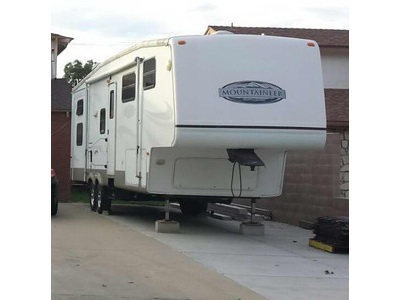 2007 38� Montana Montainier w/3 slides
