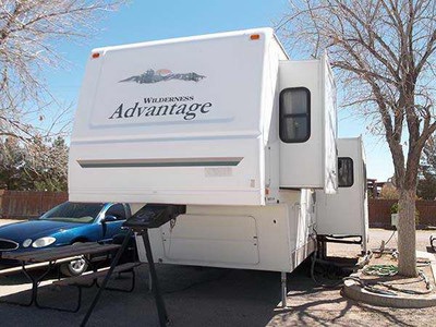 2004 31� Wilderness Advantage w/3 slides