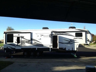 2013 38� Keystone Raptor w/3 slides