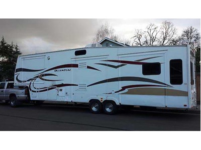 2008 35� Fleetwood Quantum w/4 slides