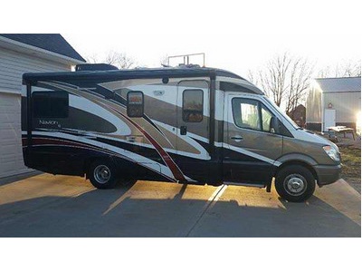 2011 24� Itasca Navion w/2 slides