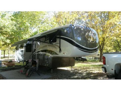 2014 39� DRV Mobile Suites w/3 slides