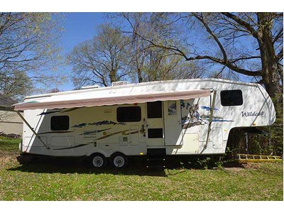 2007 32� Forest River Wildcat w/slide