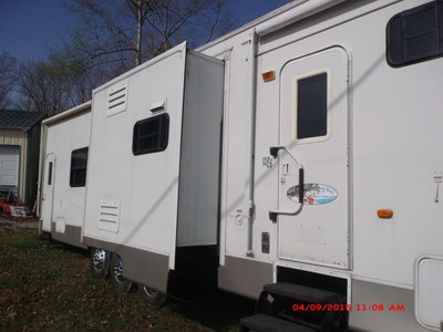06 K-Z VISION 41 TRIPLE SLIDE TOYHAULER