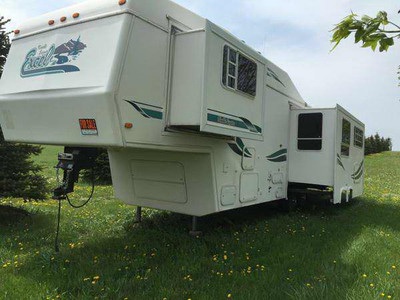 1997 36� Excel Knoble Esquire w/4 slides