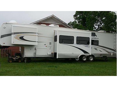 2008 41� New Vision Sportster Toy Hauler
