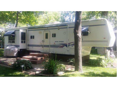 2000 40� Travel Supreme w/3 slides