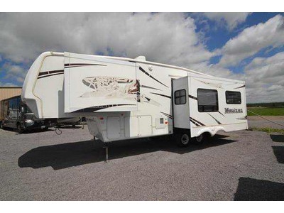 2006 33� Keystone Montana w/2 slides